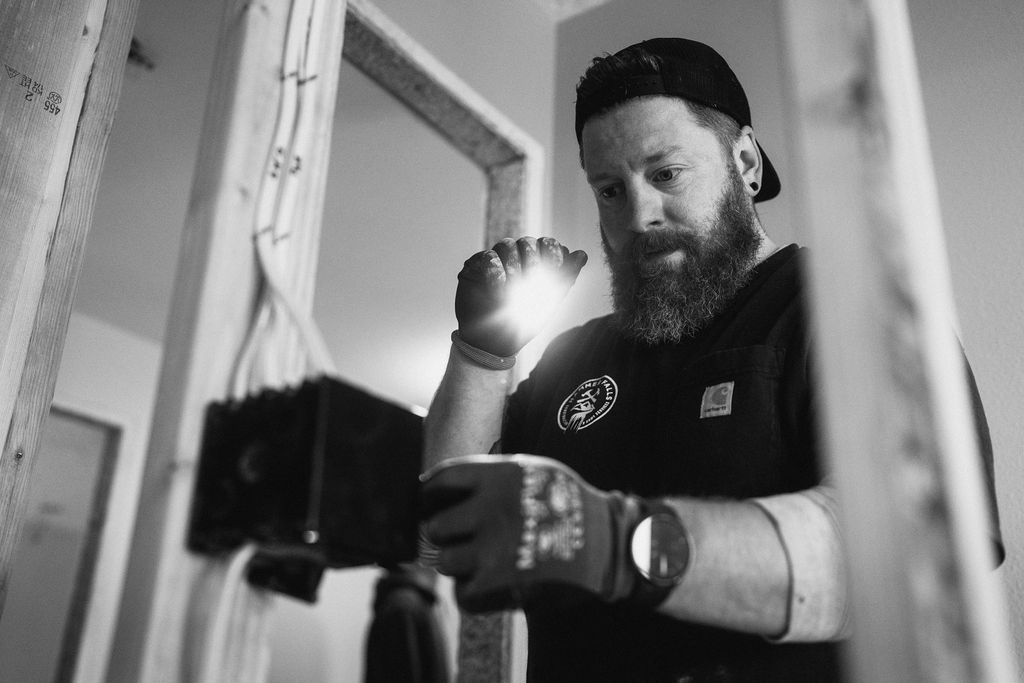 Blackout Electric image 32